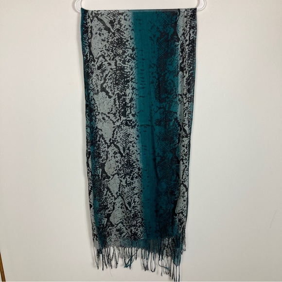 Bundle of 2 Fashion Scarves- Red and Blue - Picture 10 of 12